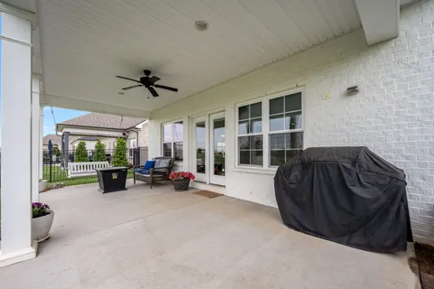 a view of outdoor space yard and porch