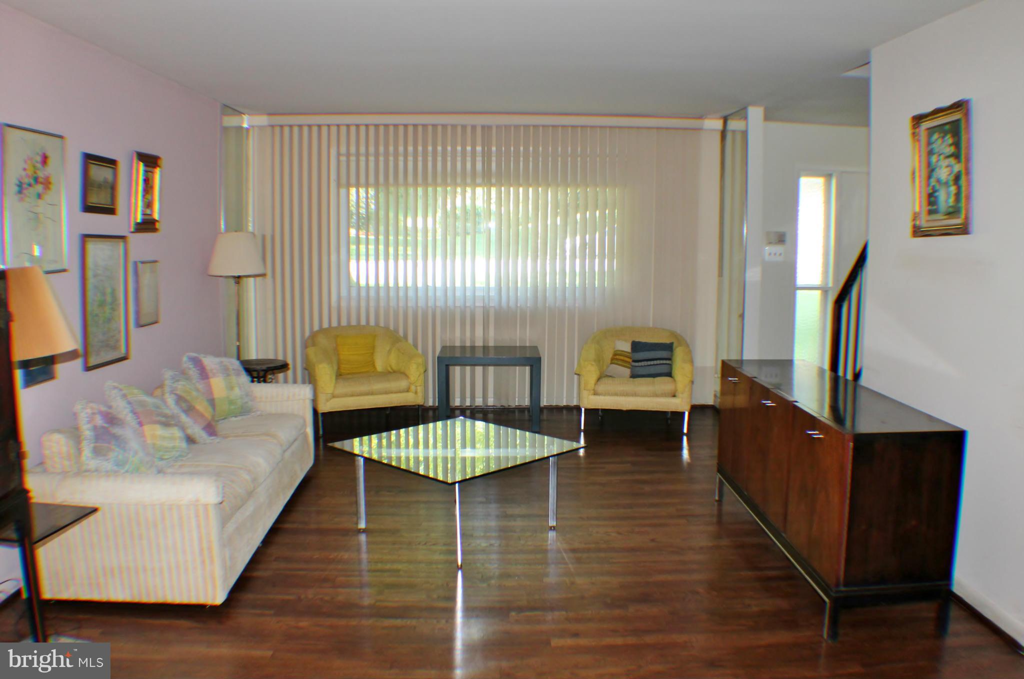 2218 Sugarcone Road Baltimore, MD 21209 - Photo 3 of 23 Living Room