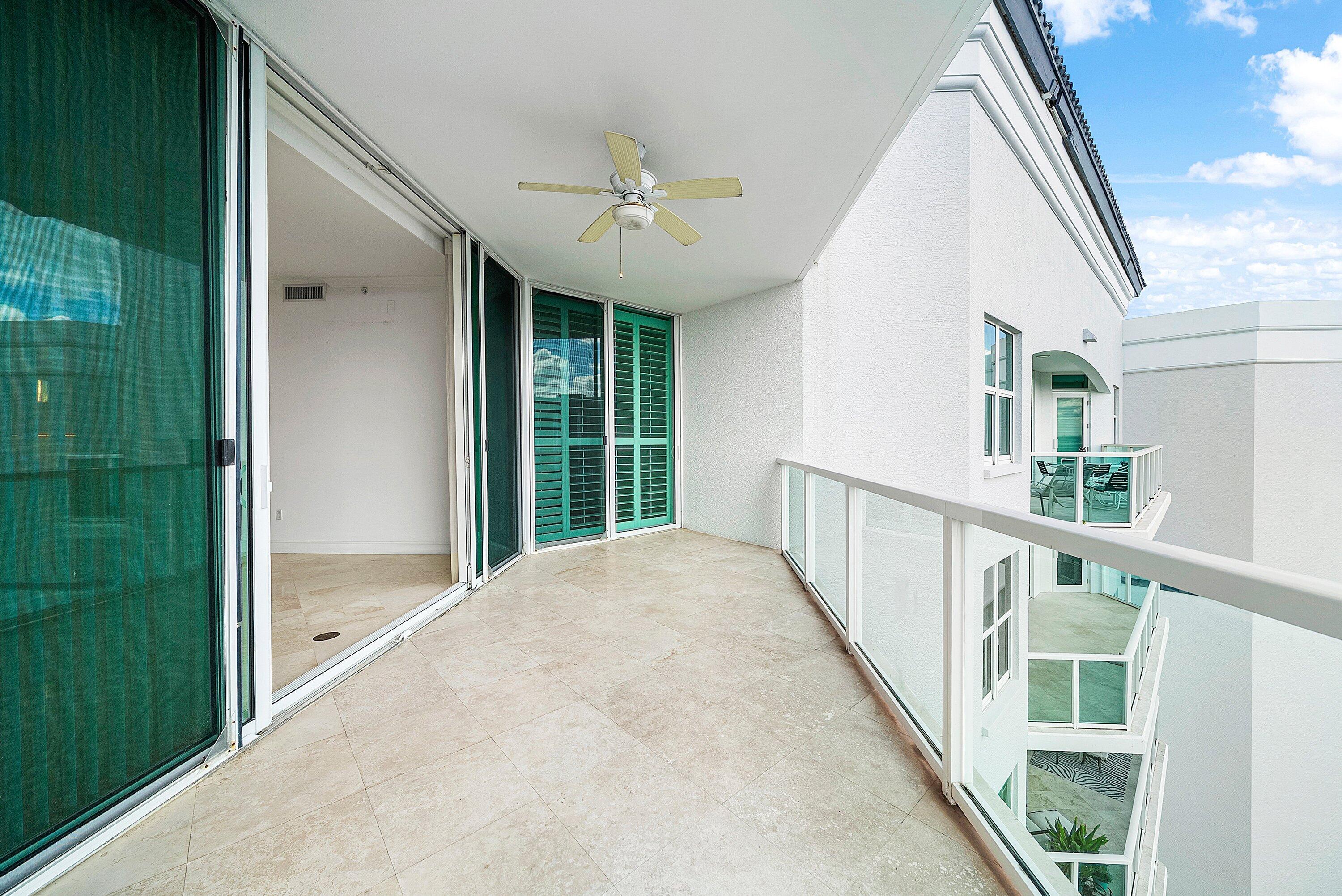 550 Southeast Mizner Boulevard, Unit B906 Boca Raton, FL 33432 - Photo 26 of 59 a view of a hallway with window