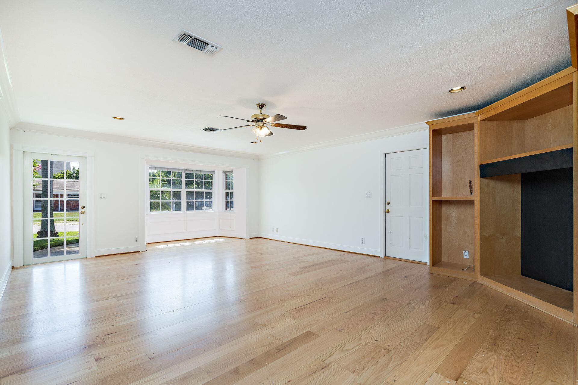 3 Ridgewood Circle Tequesta, FL 33469 - Photo 3 of 34 3 Ridge LR 1