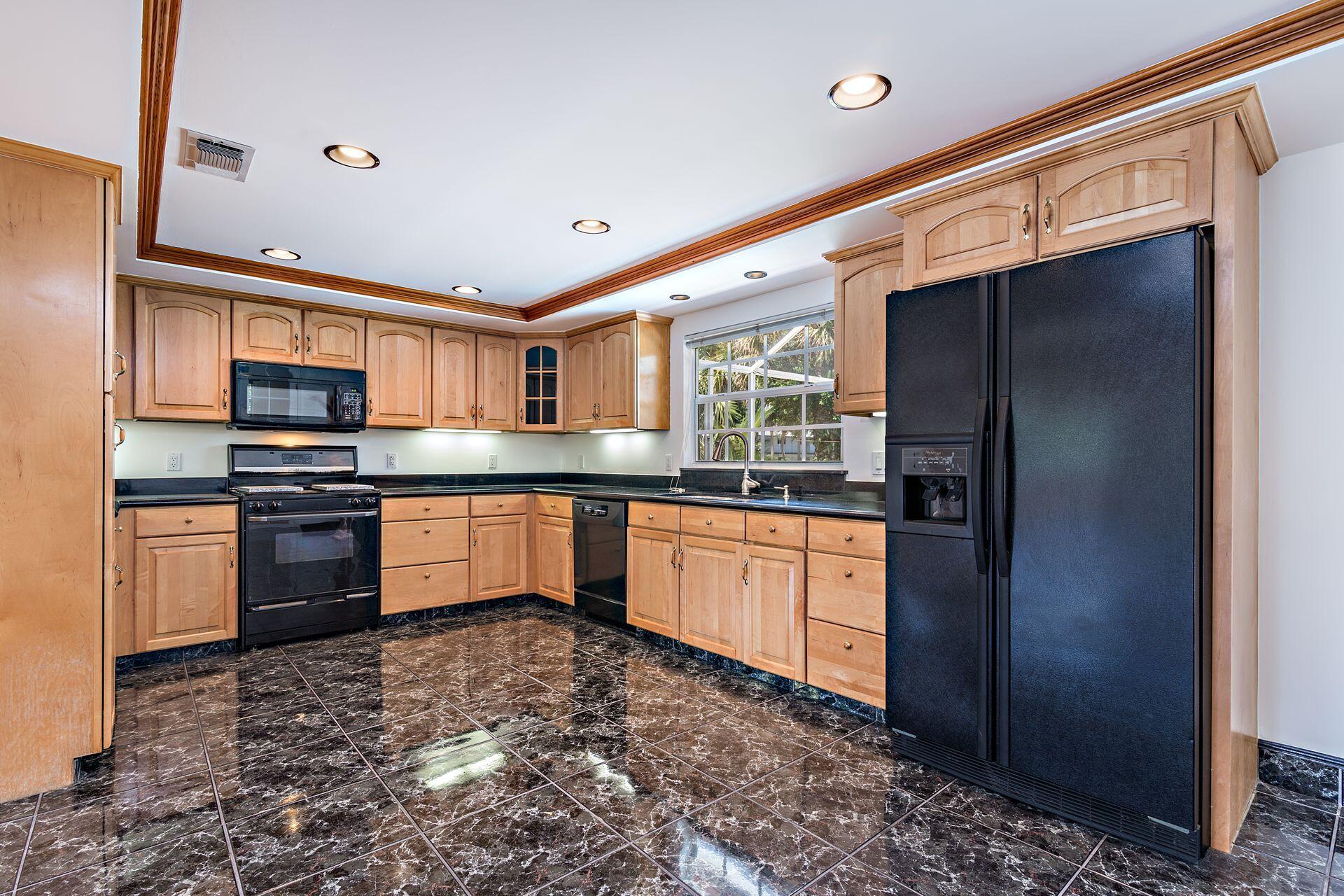 3 Ridgewood Circle Tequesta, FL 33469 - Photo 5 of 34 3 Ridge Kitchen