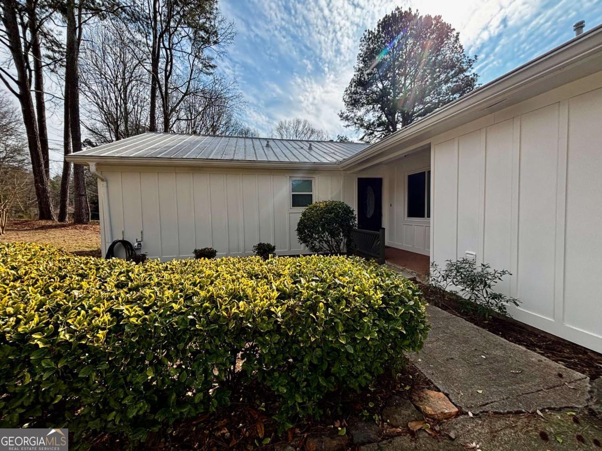 125 Lantern Ridge Court Alpharetta, GA 30009 - Photo 2 of 43