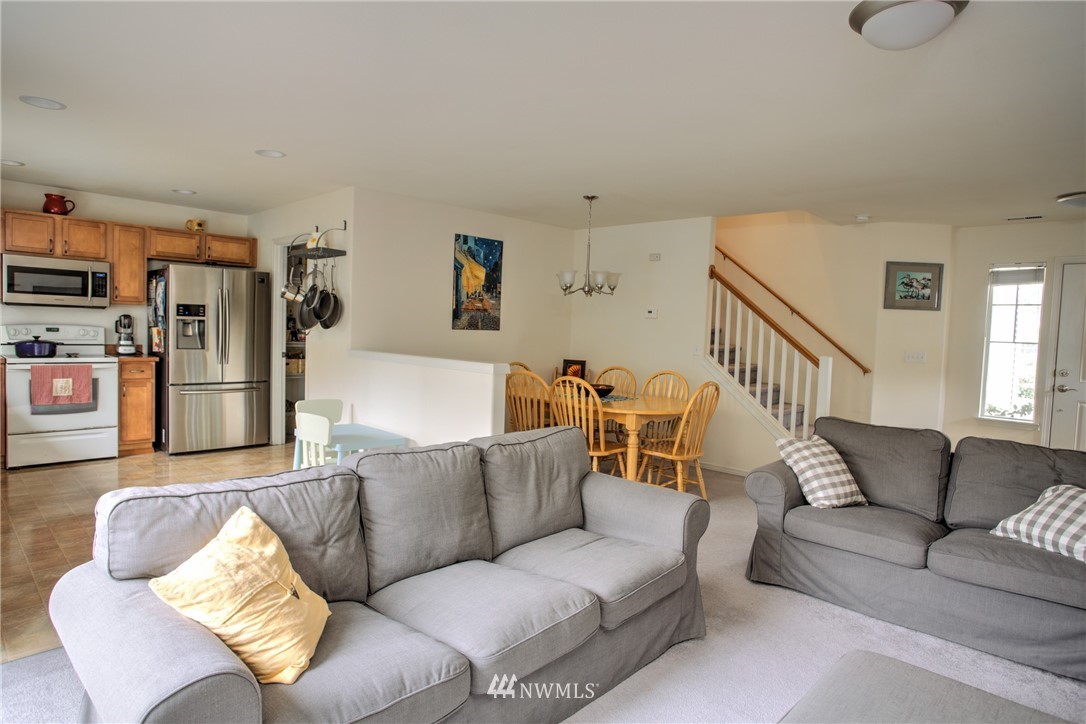 218 Index Avenue Southeast Renton, WA 98056 - Photo 4 of 16