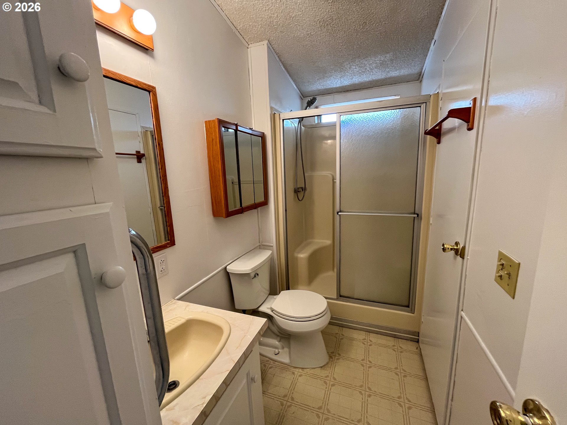 5660 Daisy Street, Unit 48 Springfield, OR 97478 - Photo 11 of 12 Bathroom