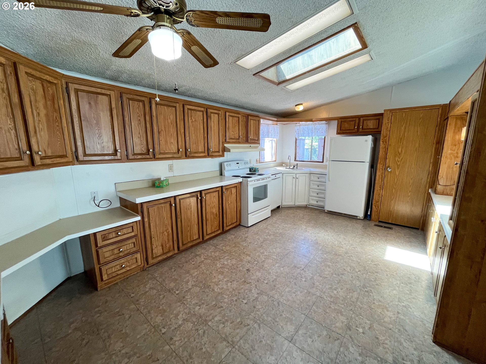 5660 Daisy Street, Unit 48 Springfield, OR 97478 - Photo 7 of 12 Kitchen