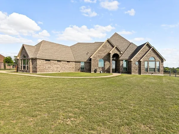 $599,900 | 5713 Fogata Lane, Fort Worth, TX 76036