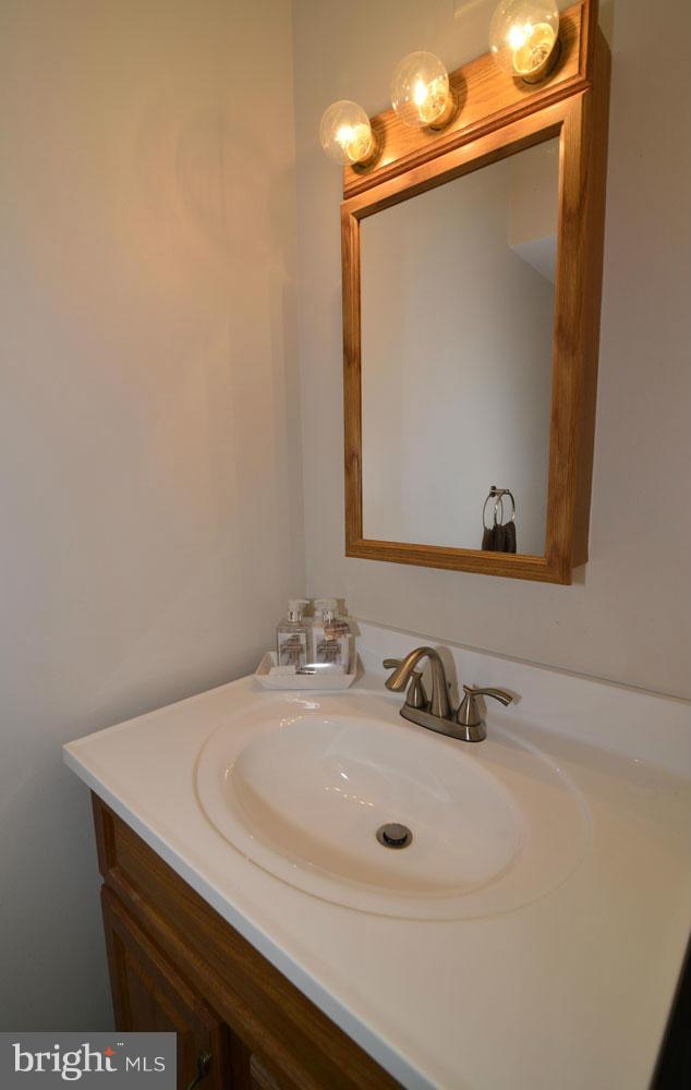 2204 Coppersmith Square Reston, VA 20191 - Photo 10 of 30 Bath