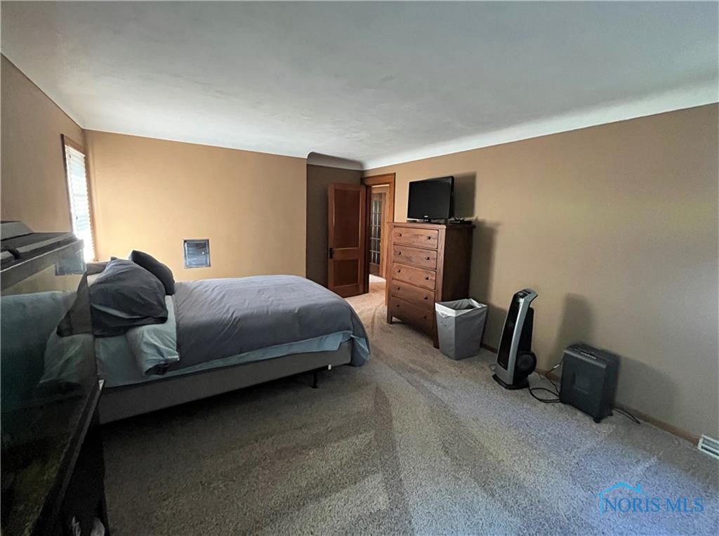 1663 Gilbert Road Toledo, OH 43614 - Photo 16 of 26 ROOMY & SPACIOUS!