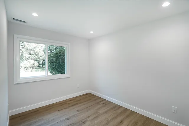 $439,000 | 5 Amesworth Court, Middle Island, NY 11953