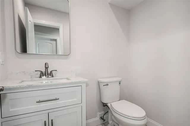 $439,000 | 5 Amesworth Court, Middle Island, NY 11953