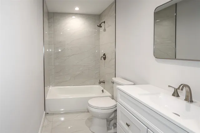 $439,000 | 5 Amesworth Court, Middle Island, NY 11953