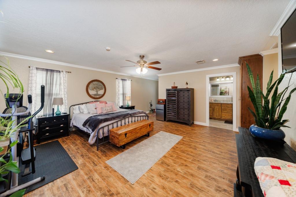 513 Patterson Street Bowie, TX 76230 - Photo 16 of 33 Primary bedroom