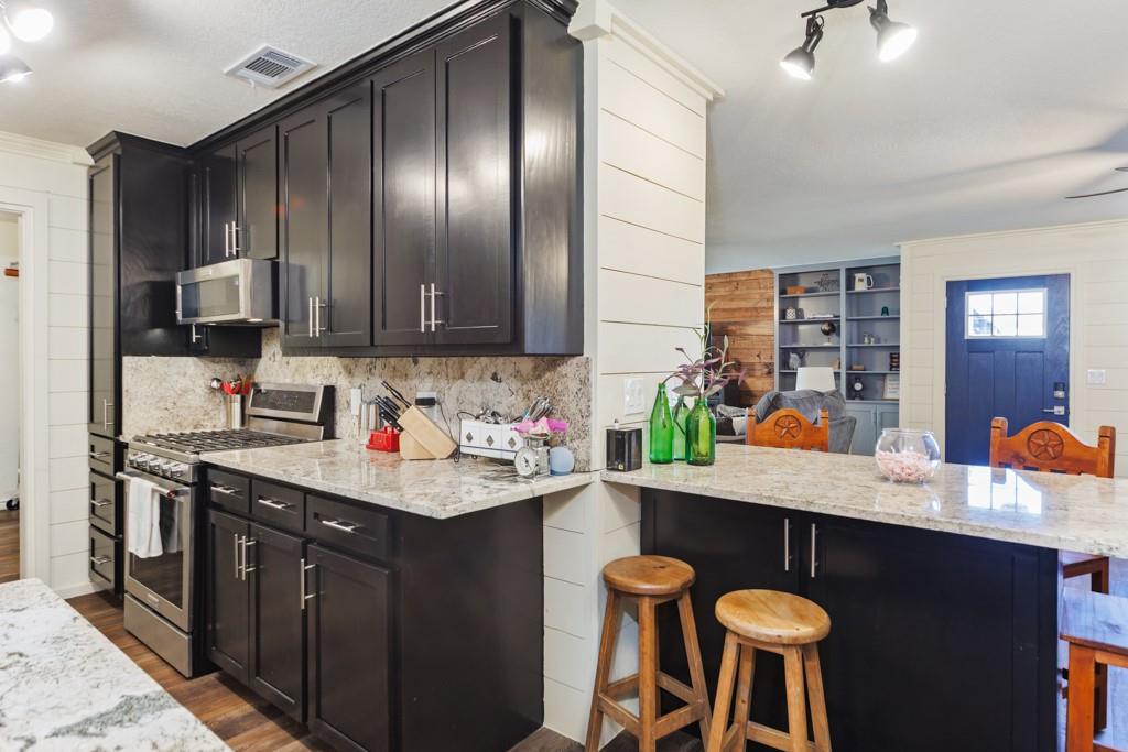 513 Patterson Street Bowie, TX 76230 - Photo 10 of 33