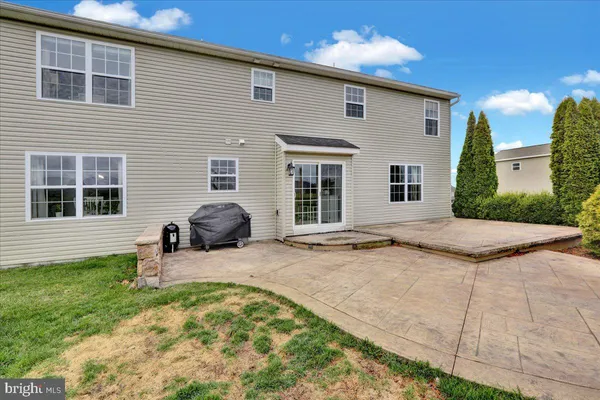$474,333 | 221 Oval Drive, Hamburg, PA 19526