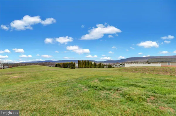 $474,333 | 221 Oval Drive, Hamburg, PA 19526