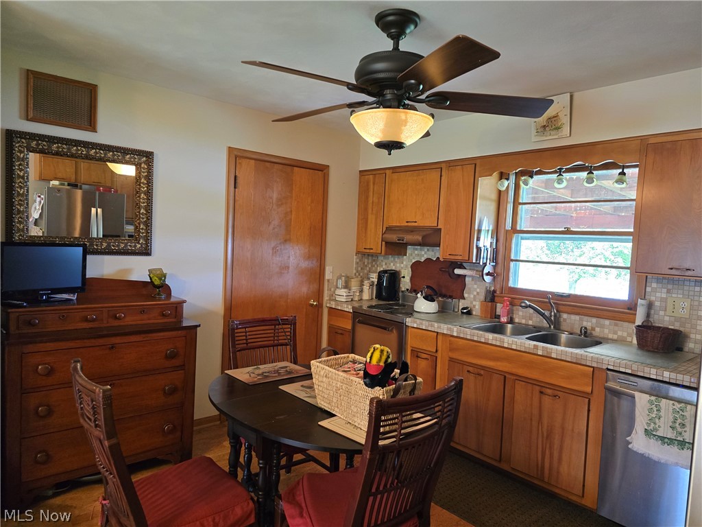 2922 Waverly Road Williamstown, WV 26187 - Photo 16 of 30
