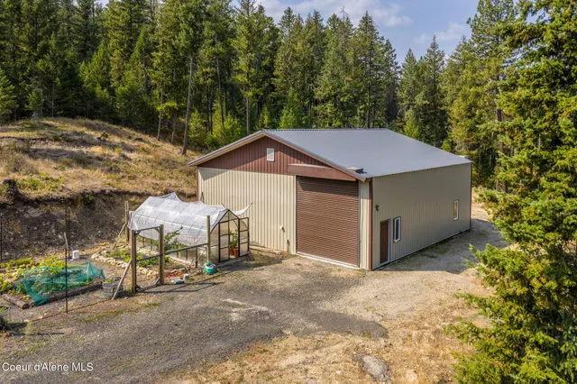 $1,395,000 | 36120 North Milan Elk Road, Chattaroy, WA 99003