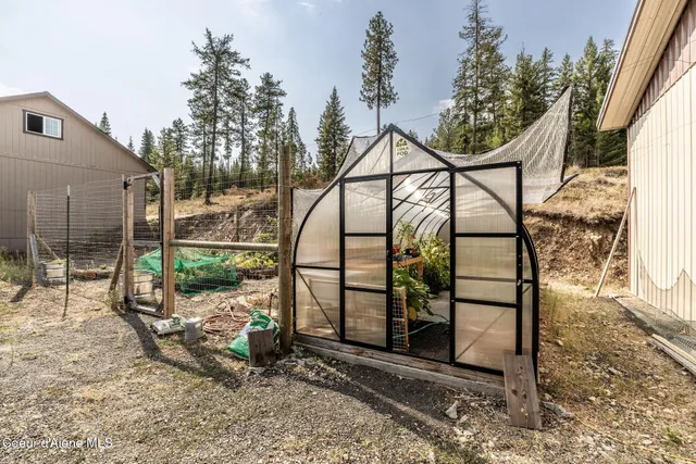 $1,395,000 | 36120 North Milan Elk Road, Chattaroy, WA 99003