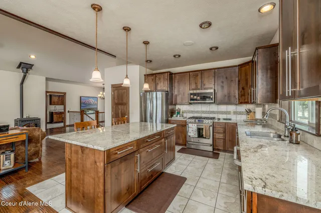 $1,395,000 | 36120 North Milan Elk Road, Chattaroy, WA 99003