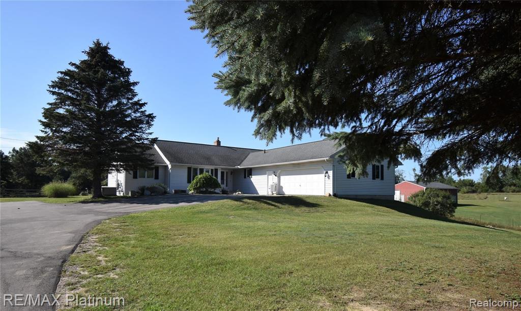 7498 Silver Lake Road Linden, MI 48451 - Photo 2 of 59