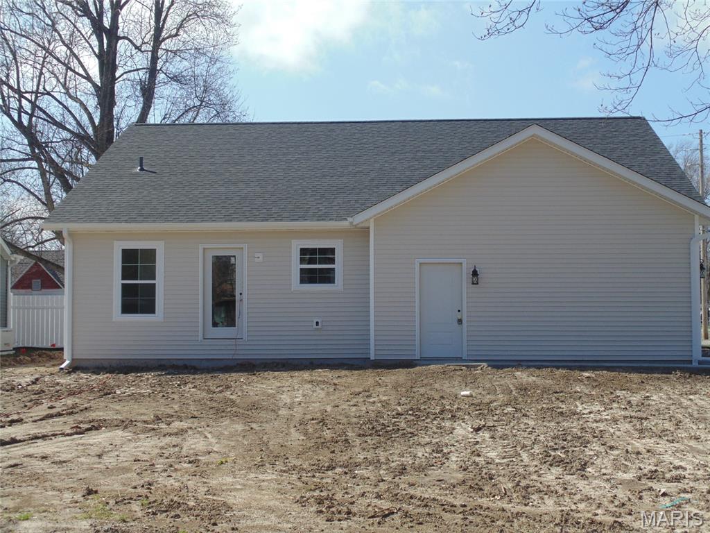 916 North Locust Street Litchfield, IL 62056 - Photo 2 of 2