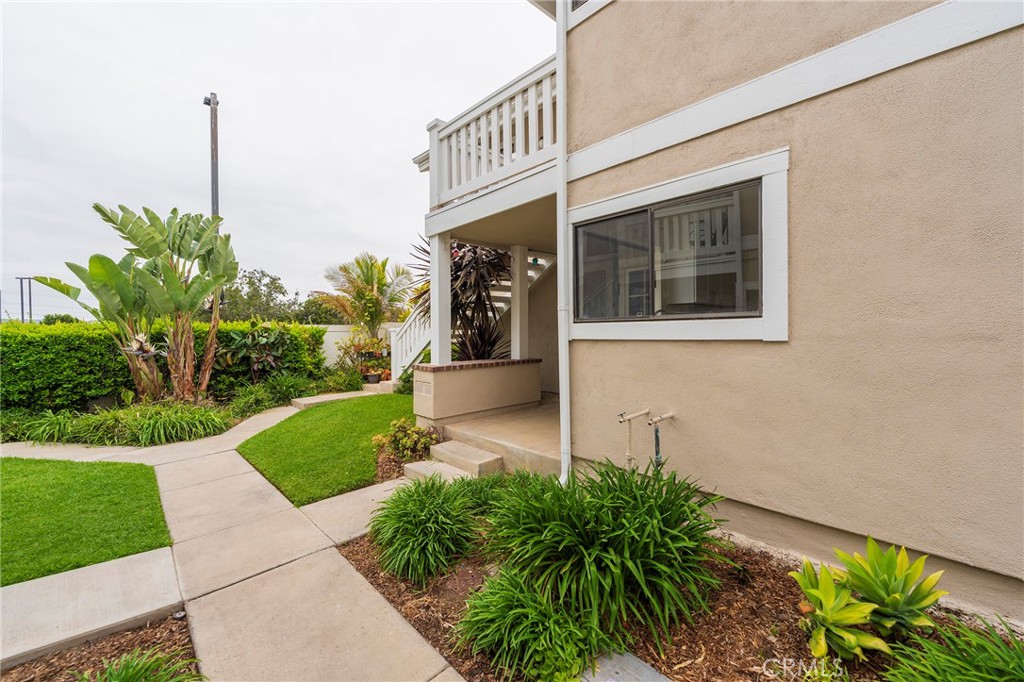263 Tarocco Irvine, CA 92618 - Photo 28 of 34 a front view of a house with garden