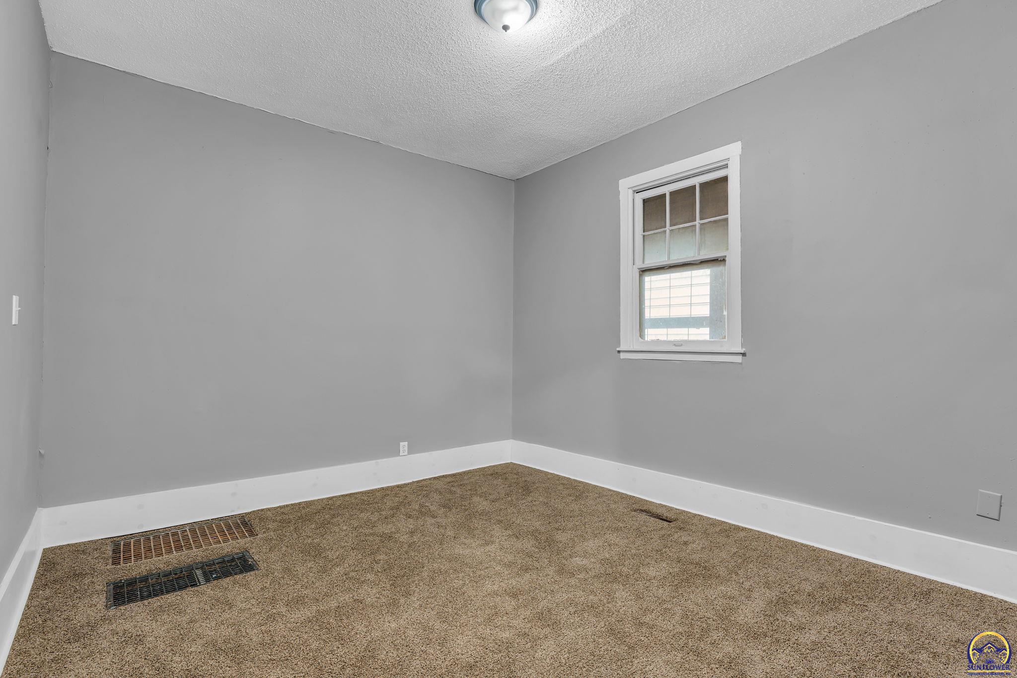 731 Southwest Lincoln Street Topeka, KS 66606 - Photo 11 of 28