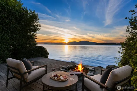 $8,900,000 | 1114 B Avenue, Anacortes, WA 98221