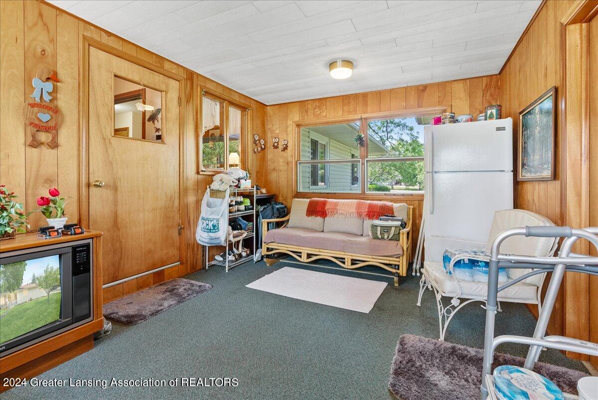 3200 Tecumseh River Road Lansing, MI 48906 - Photo 20 of 36 Breezeway