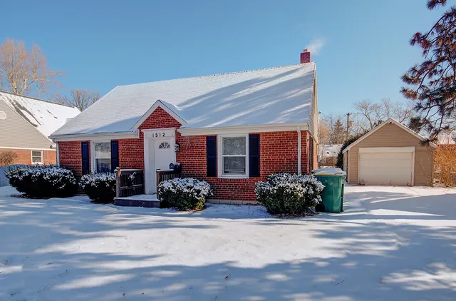 $1,900 | 1512 North May Street, Joliet, IL 60435