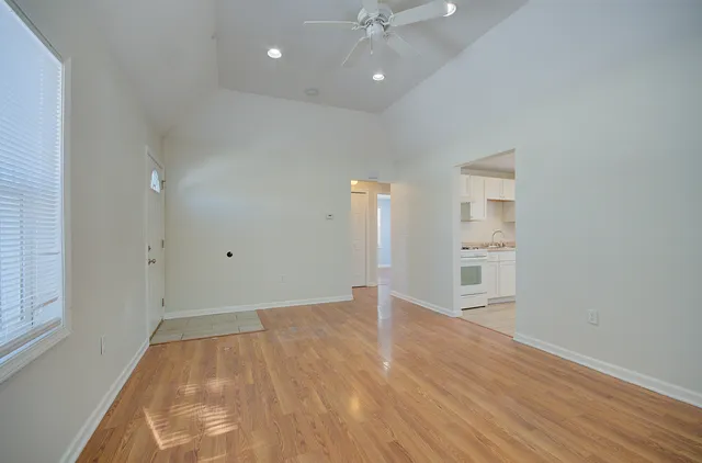 $1,900 | 1512 North May Street, Joliet, IL 60435