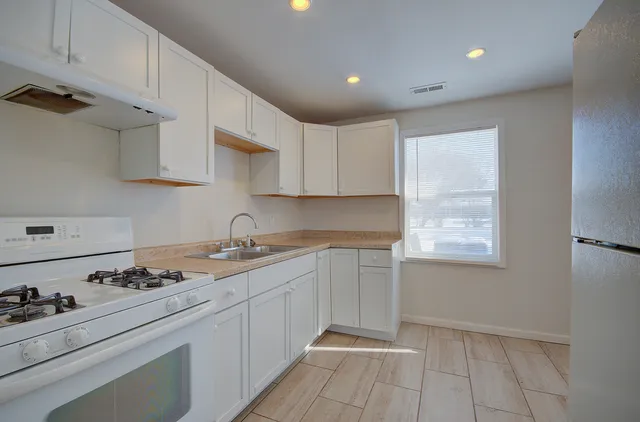 $1,900 | 1512 North May Street, Joliet, IL 60435