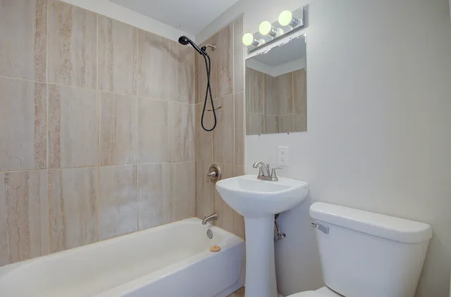 $1,900 | 1512 North May Street, Joliet, IL 60435