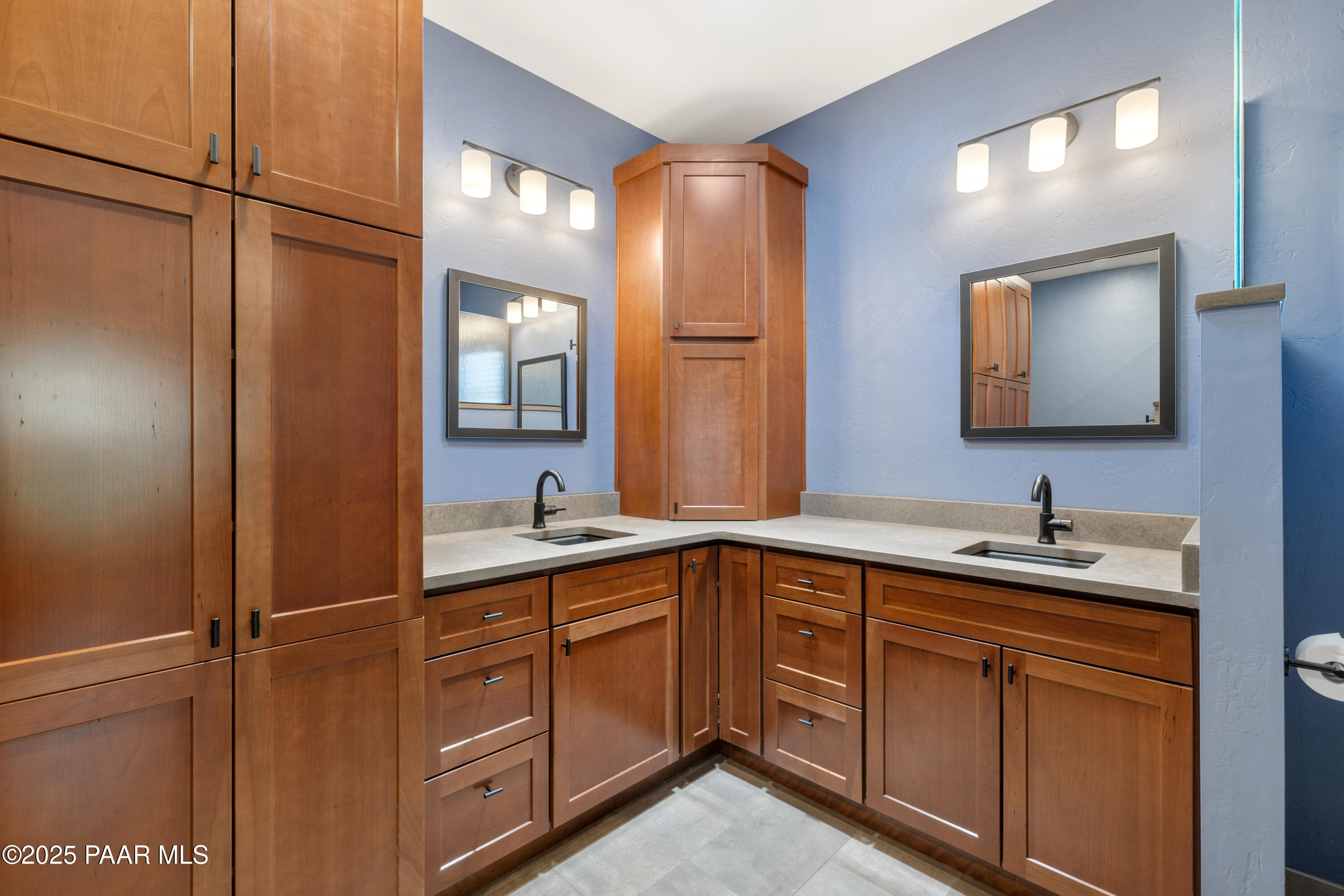 830 Hoosier Pass Prescott, AZ 86301 - Photo 24 of 41 a bathroom with a double vanity sink and mirror