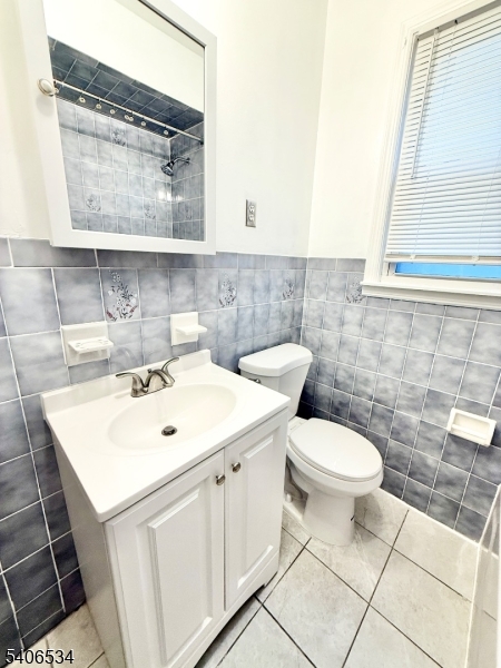 727 Pennington Street Elizabeth, NJ 07202 - Photo 12 of 18 a bathroom with a sink toilet and mirror