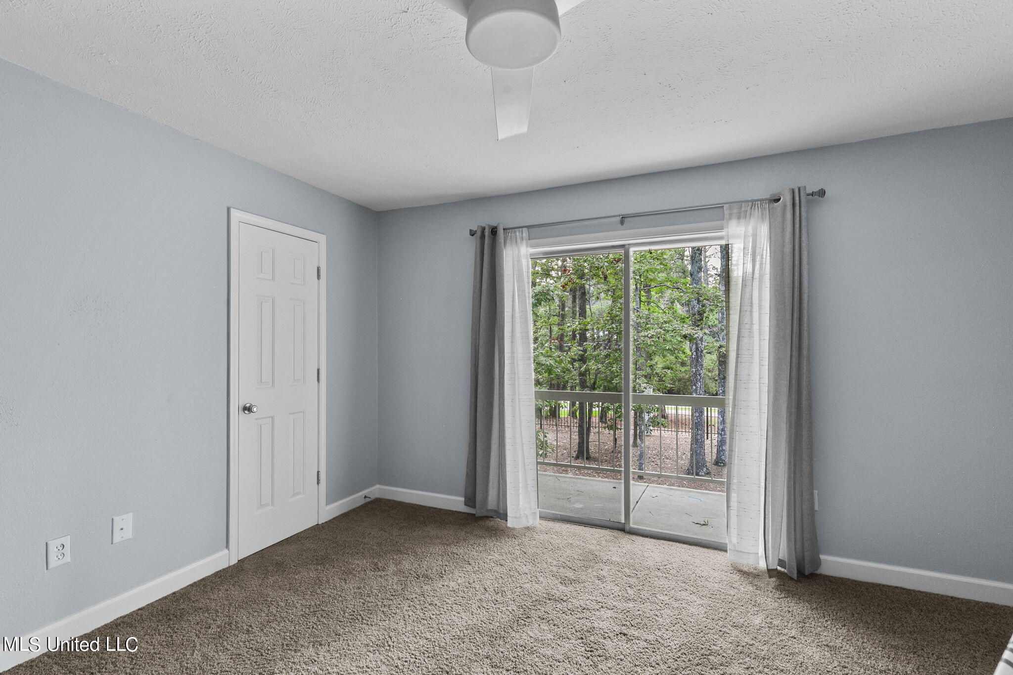 550 Post Road, Unit 102 Ridgeland, MS 39157 - Photo 19 of 37 Primary suite with balcony