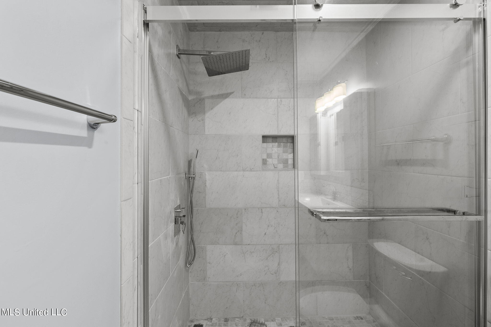 550 Post Road, Unit 102 Ridgeland, MS 39157 - Photo 23 of 37 pc barry walk in shower2