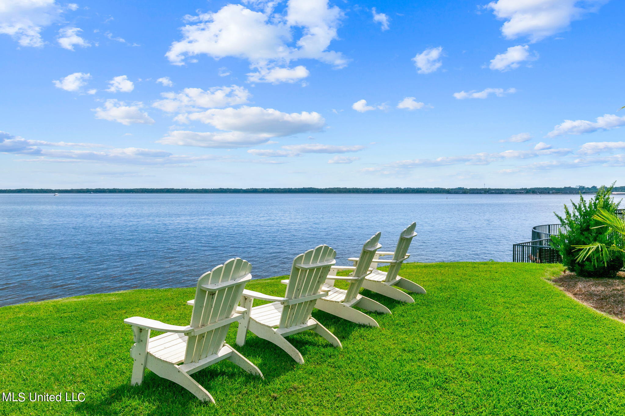 550 Post Road, Unit 102 Ridgeland, MS 39157 - Photo 34 of 37 Relaxing!