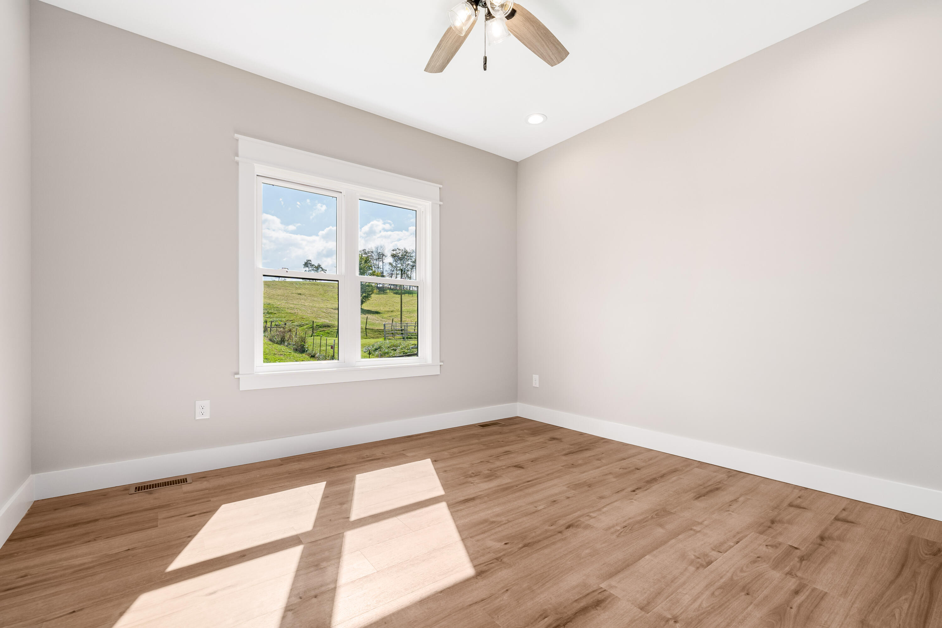 158 Hulse Road Jonesborough, TN 37659 - Photo 29 of 49 158 Hulse Rd (46 of 65)