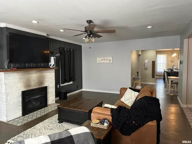 $238,000 | 407 West Water Street, Pinckneyville, IL 62274