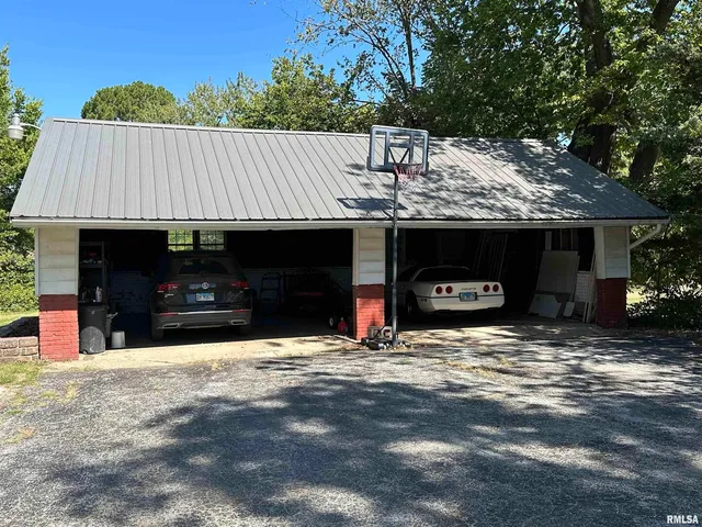 $238,000 | 407 West Water Street, Pinckneyville, IL 62274