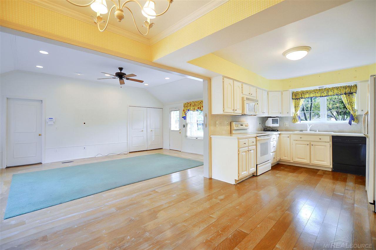 433 Roland Road Grosse Pointe, MI 48236 - Photo 11 of 38 31354659-10.JPG
