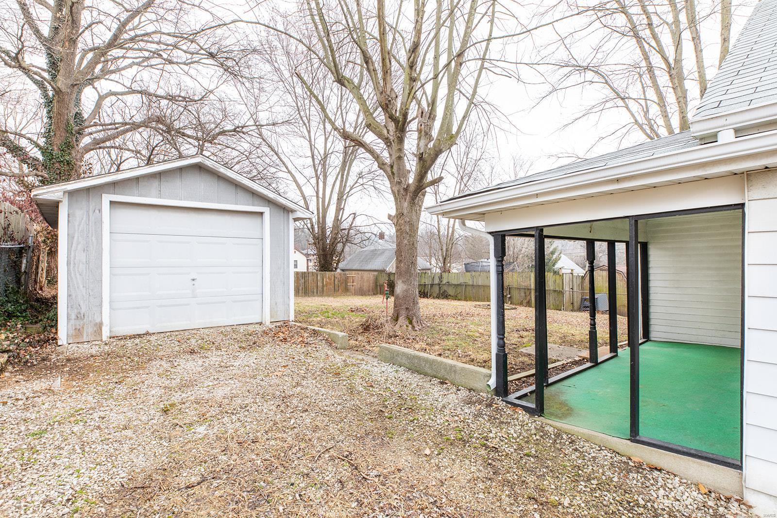 1103 Rixon Street Alton, IL 62002 - Photo 4 of 19 Gallery Image 4