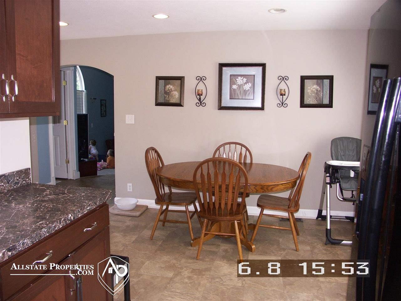 1261 South Genesee Road Burton, MI 48509 - Photo 21 of 36 Dining Room