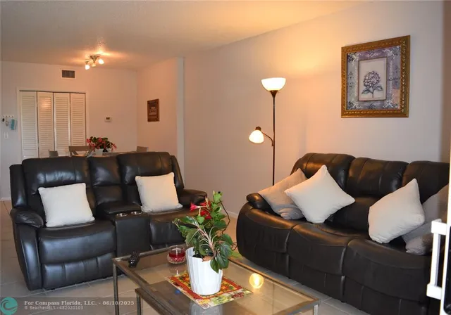 $149,000 | 4400 Hillcrest Drive, Unit 605A, Hollywood, FL 33021