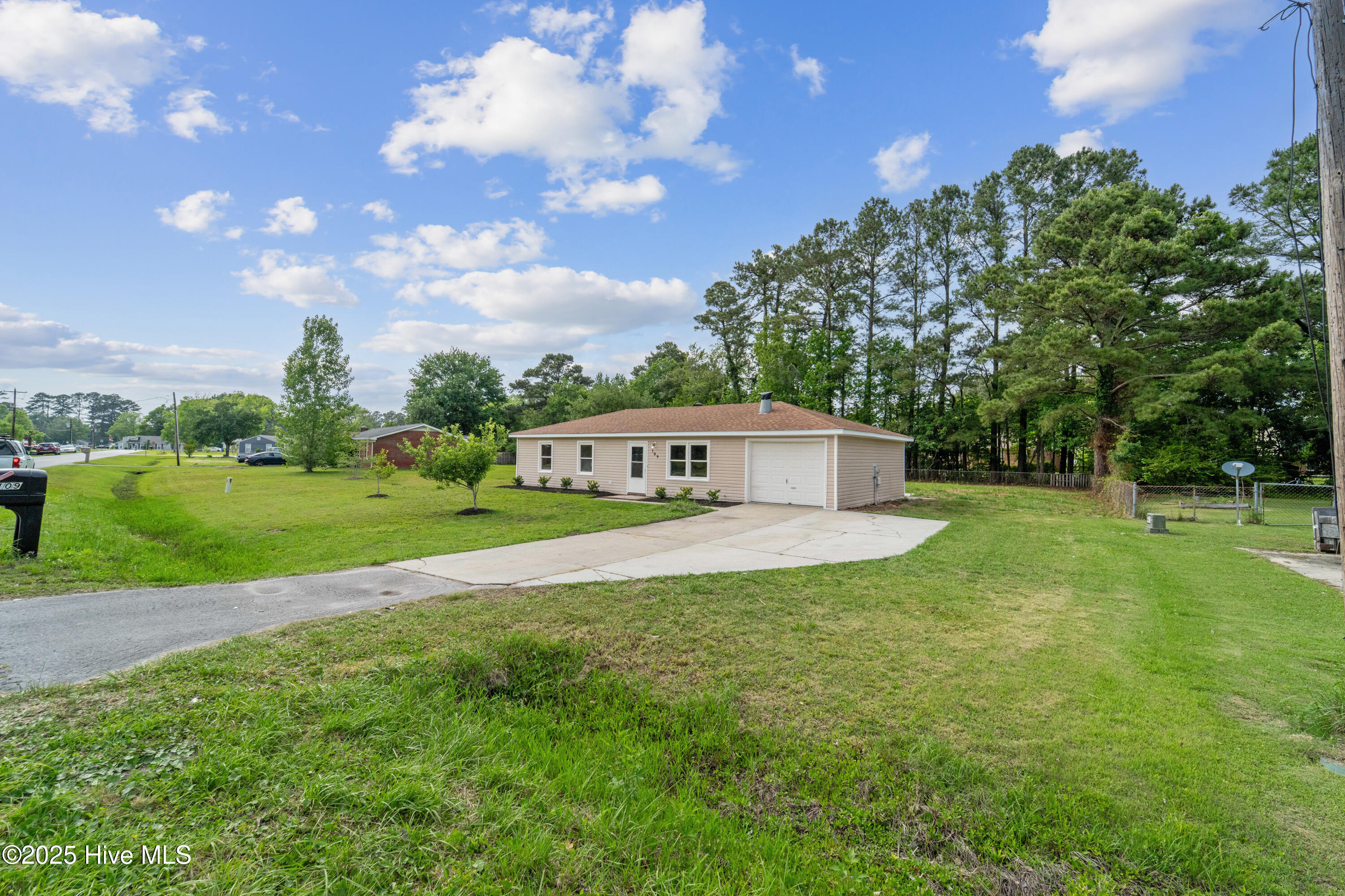 109 Shipman Road Havelock, NC 28532 - Photo 2 of 27 DSC08517