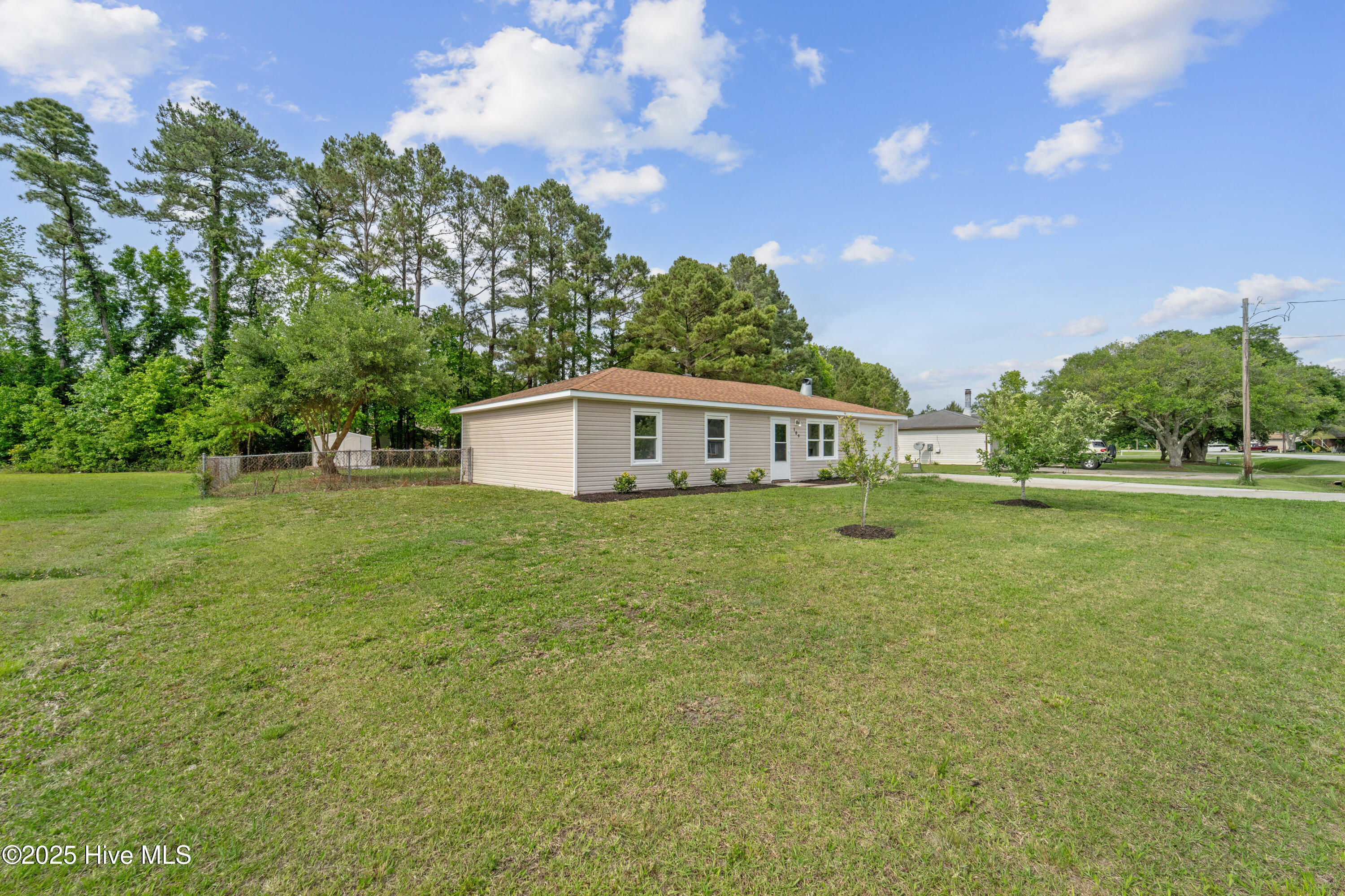 109 Shipman Road Havelock, NC 28532 - Photo 3 of 27 DSC08553
