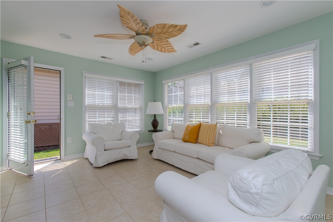 5056 Park Commons Loop Glen Allen, VA 23059 - Photo 11 of 29 a living room with furniture and a large window