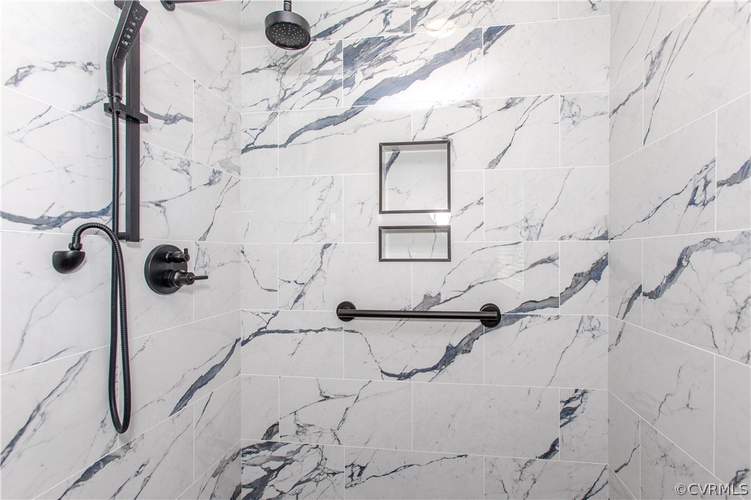 5056 Park Commons Loop Glen Allen, VA 23059 - Photo 17 of 29 a bathroom with a shower