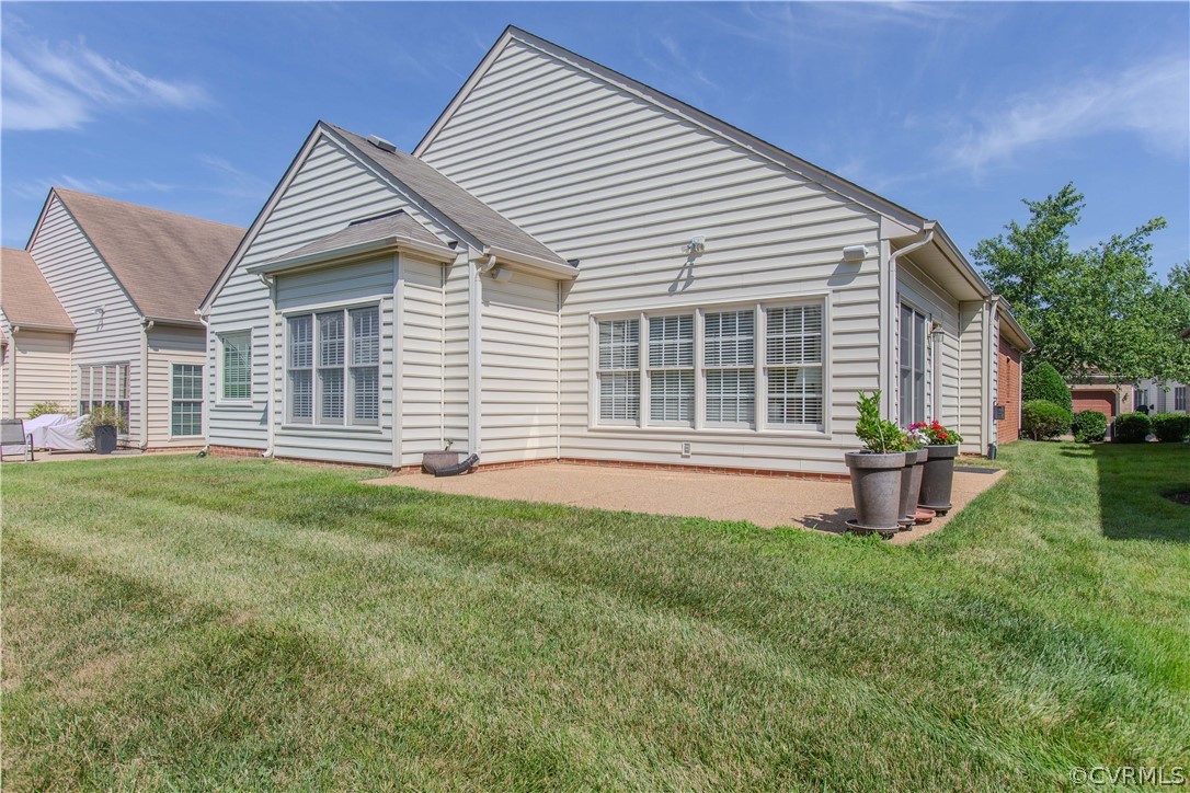 5056 Park Commons Loop Glen Allen, VA 23059 - Photo 25 of 29 a view of a house with backyard and porch